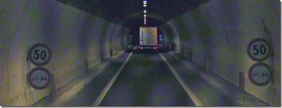 トンネル内の速度標識画像109
