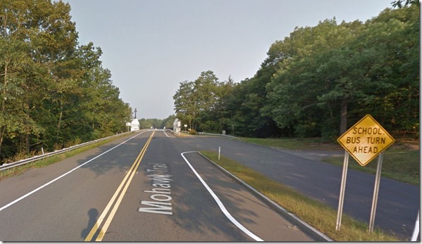 スクールバスターン標識